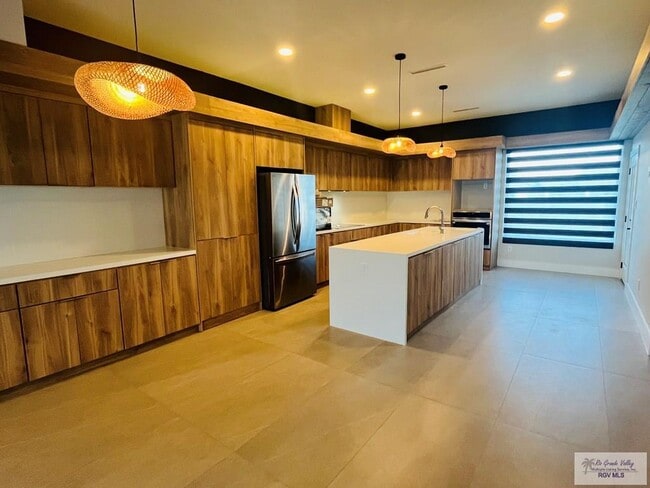 Building Photo - 4610 Juniper Cir