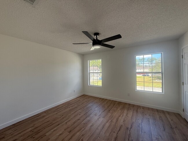 Building Photo - 1100 Pineland Ave