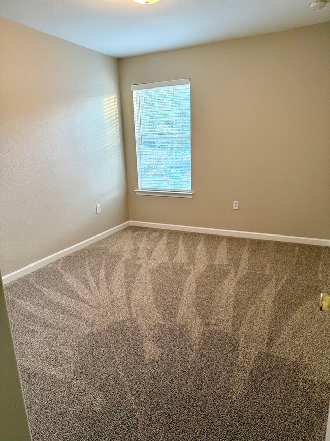 Building Photo - 121 Farrah Ave