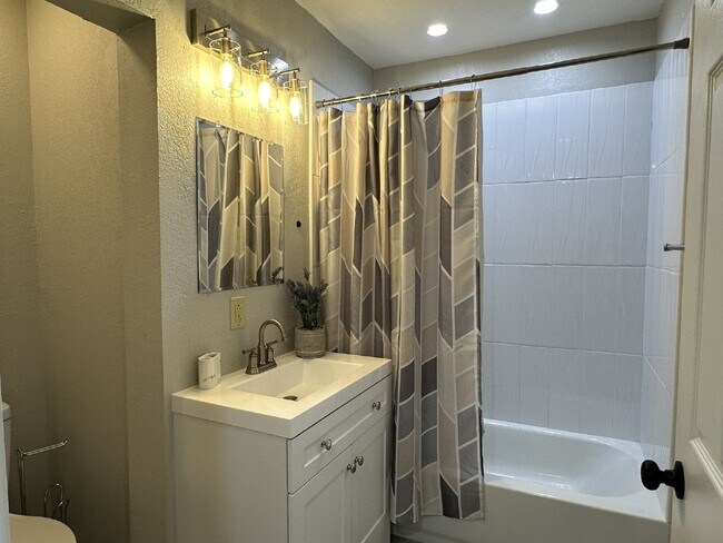 Building Photo - "Elegant 3-Bed Waterfront pool Home"