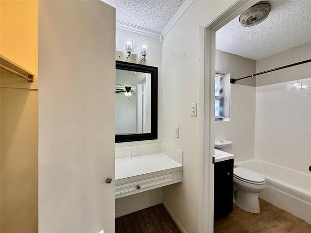 Building Photo - 2000 SE 10th St