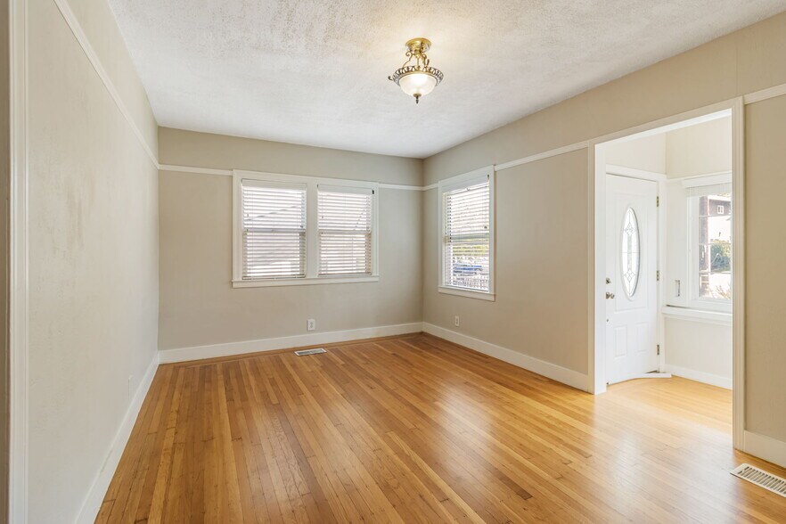 Building Photo - 4431 Penniman Ave