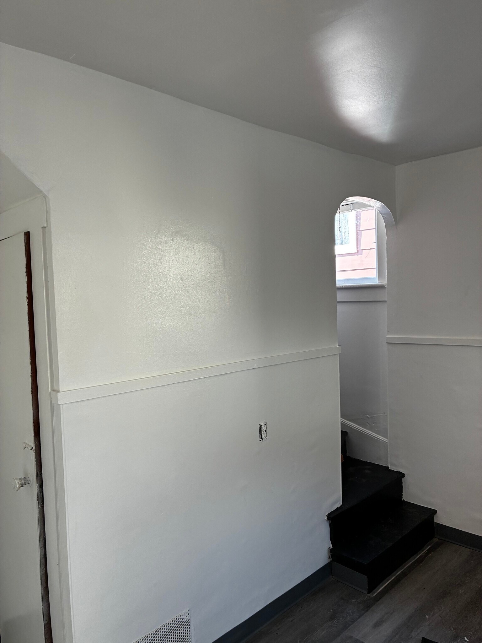 Building Photo - 636 Russell Ave
