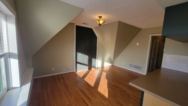 Building Photo - 1003 S 1st St