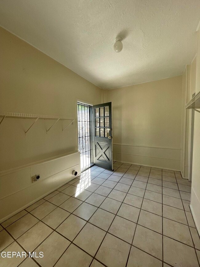 Building Photo - 1518 Lawton Dr