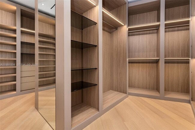 Building Photo - 503 Palm Dr