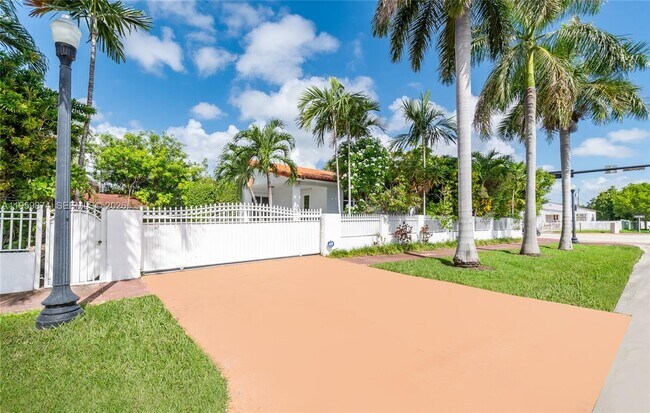 Building Photo - 1300 71st St