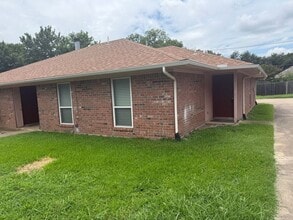 Building Photo - 7427 Windhaven Rd