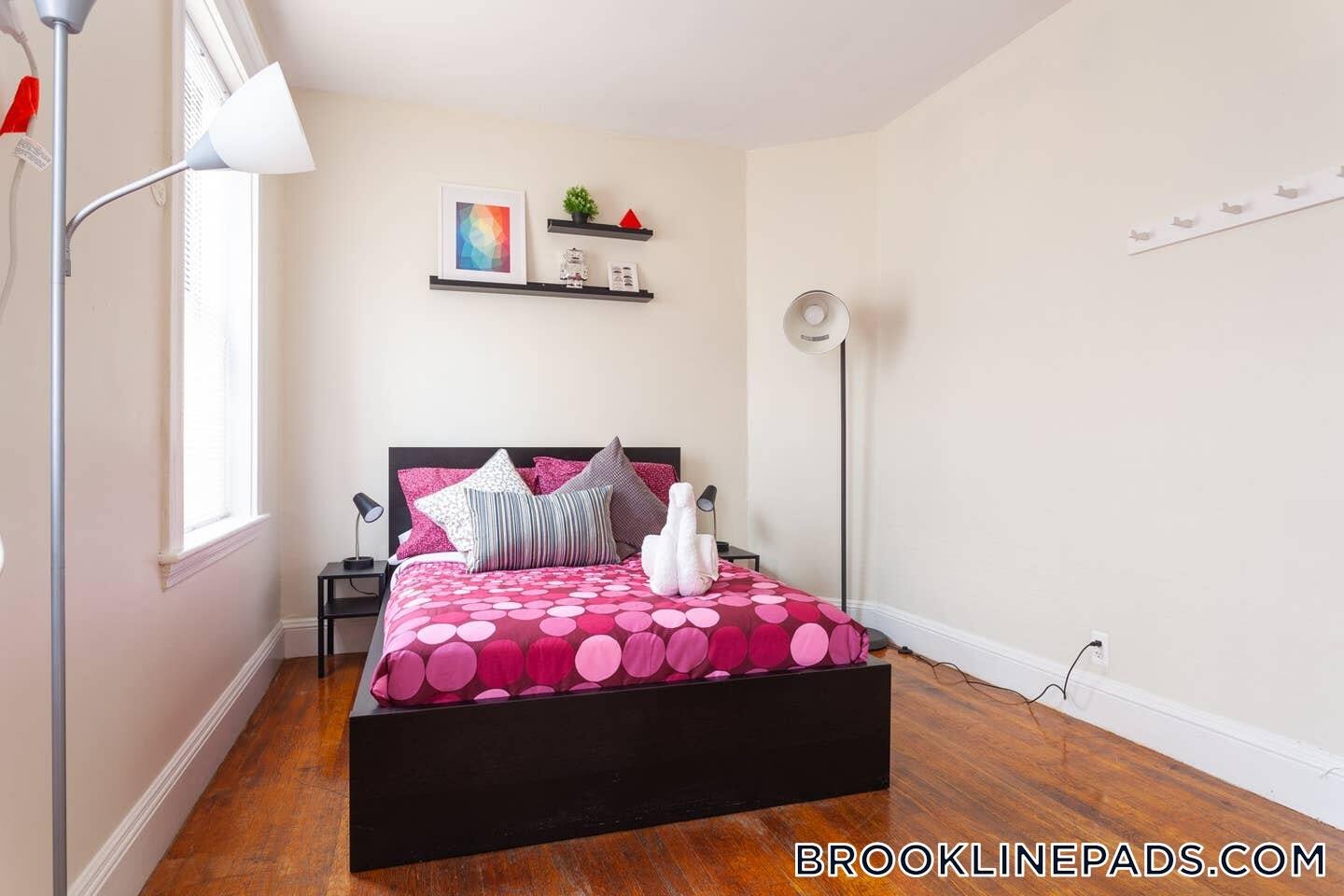 Building Photo - 1247 Beacon St