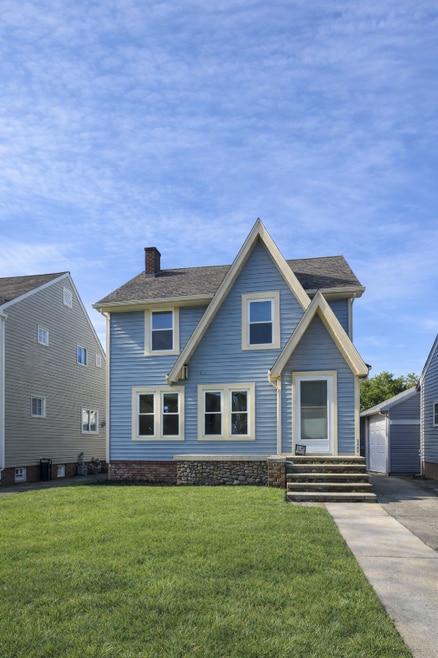 Building Photo - 3584 Lloyd Rd