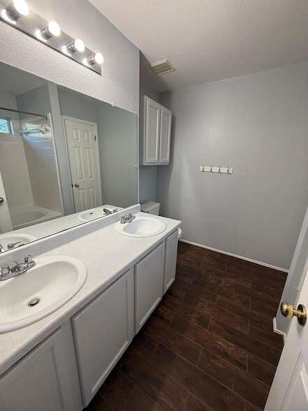 Building Photo - 612 Blair Ave