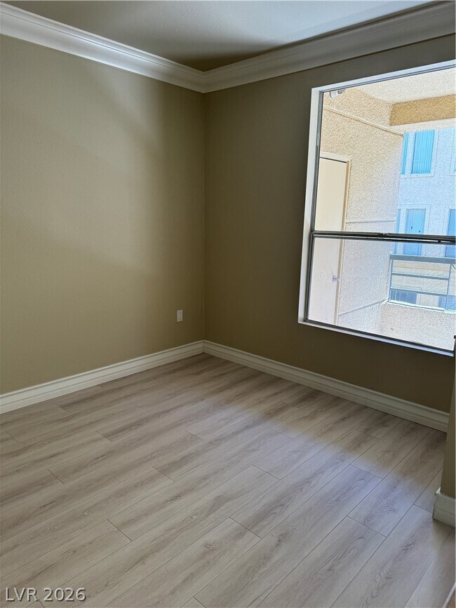 Building Photo - 210 E Flamingo Rd