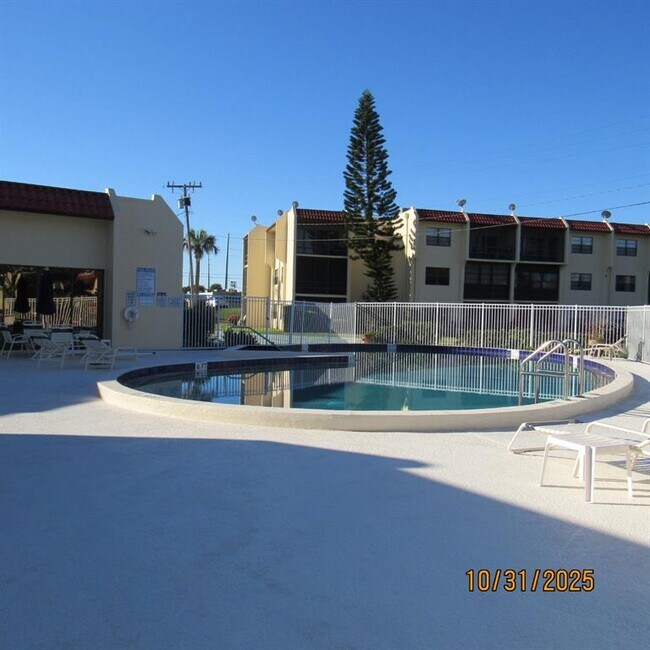 Building Photo - 2050 Oleander Blvd