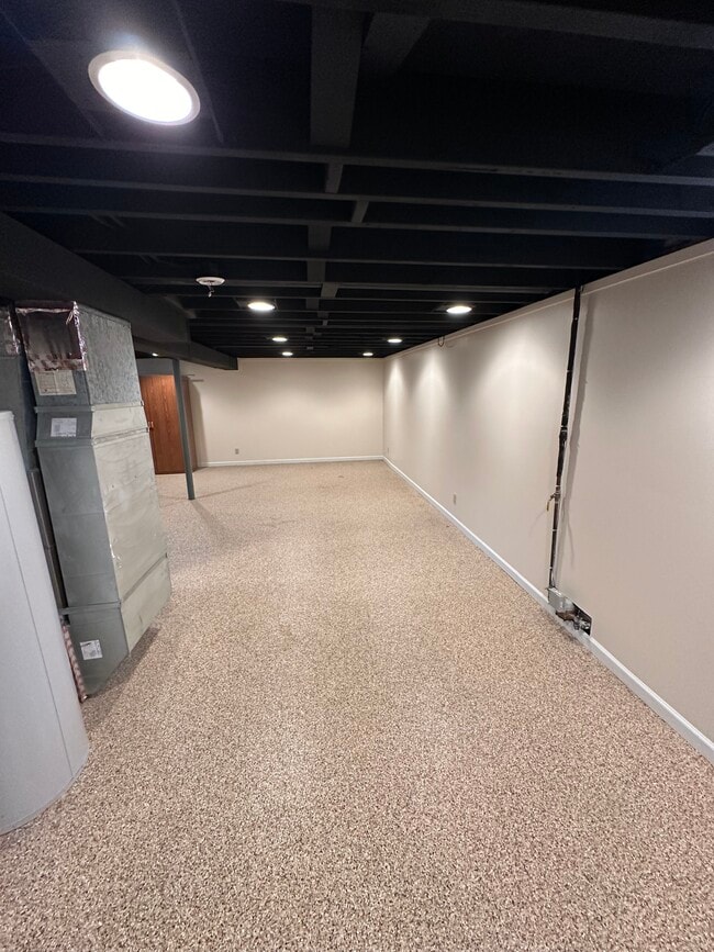 Building Photo - 4911 Sunset Dr