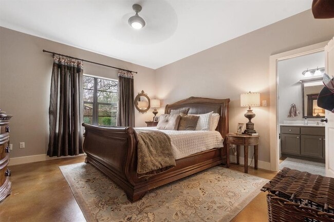 Building Photo - 1400 Cuernavaca Dr N