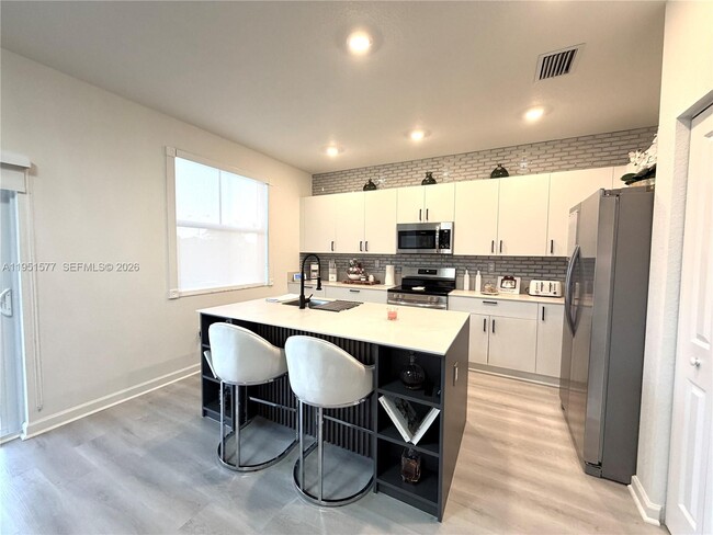 Building Photo - 2661 SE 24th Ct