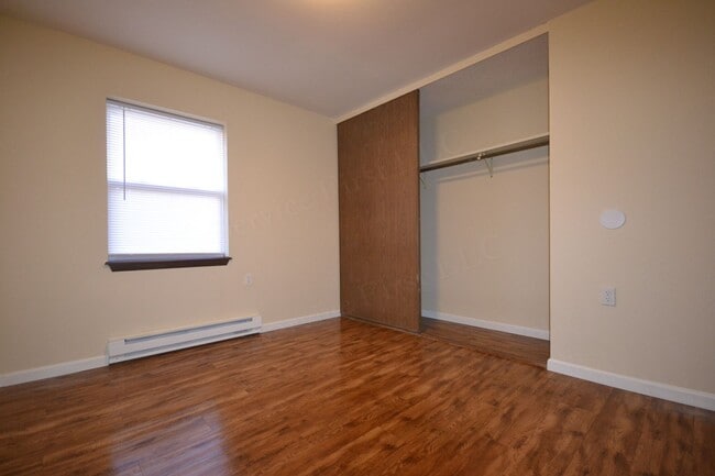 Building Photo - Longton Apartments