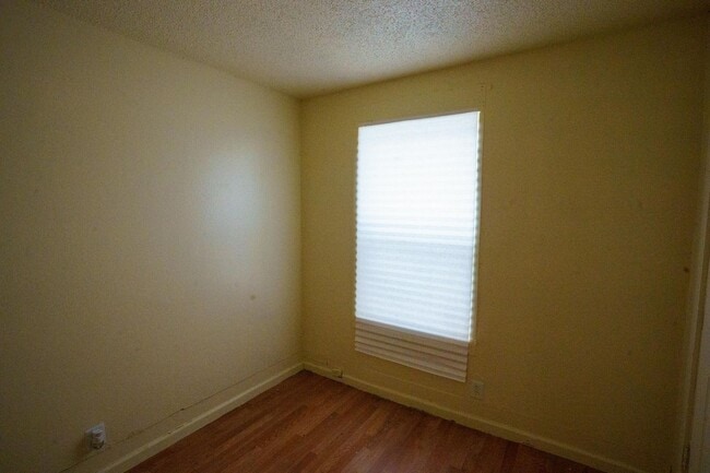 Building Photo - Cozy 3 Bedroom Home with Spacious Yard in ...
