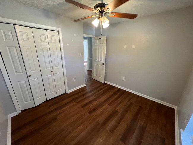 Building Photo - 3 bedroom, 2 bathroom home in Baton Rouge,...