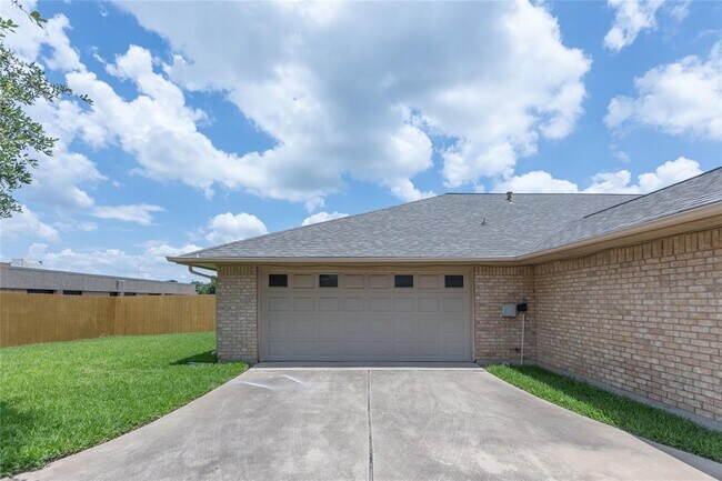 Building Photo - 4910 Ledgestone Dr