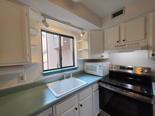 Building Photo - 231 Canal Park Dr