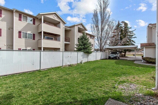 Building Photo - Free rent through June! Amazing one bedroo...