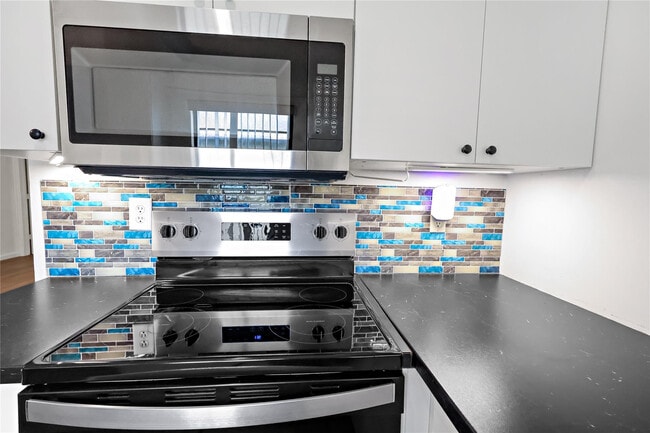 Building Photo - 1544 39th Ave