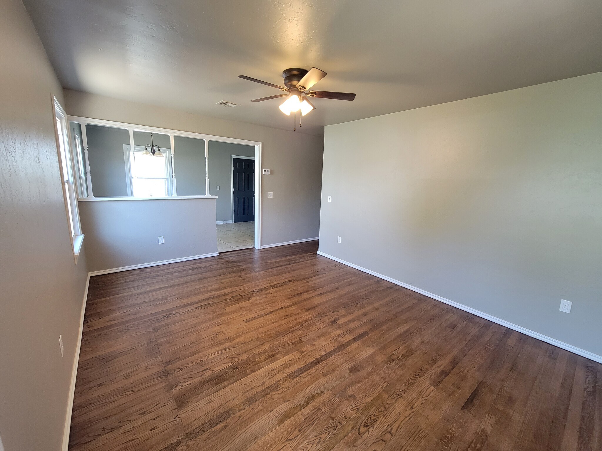 Living room - 504 N Marshall Dr