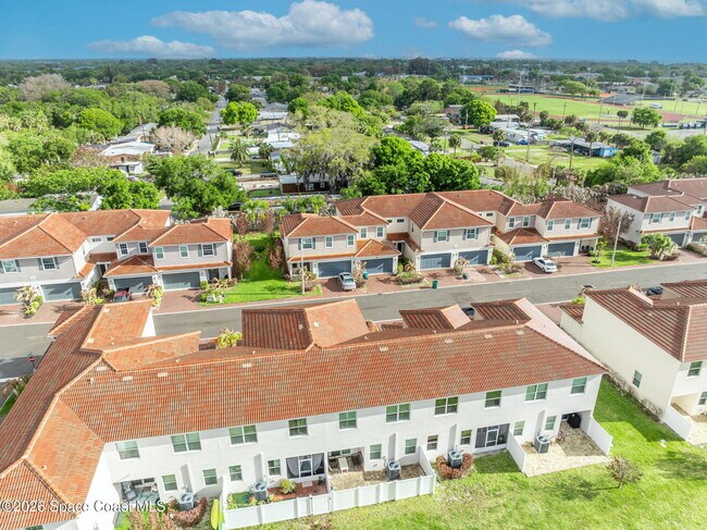 Building Photo - 1445 Isabella Dr