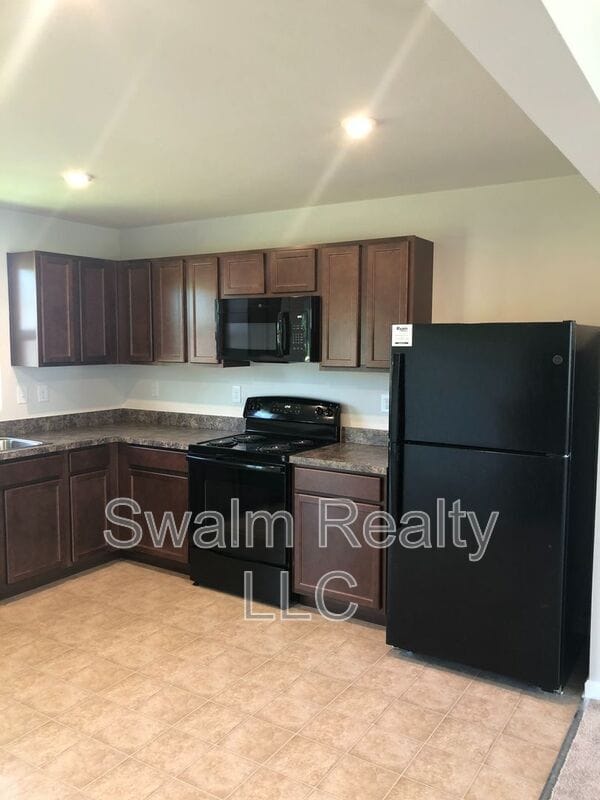 Building Photo - 445 Sitka Spruce Ln