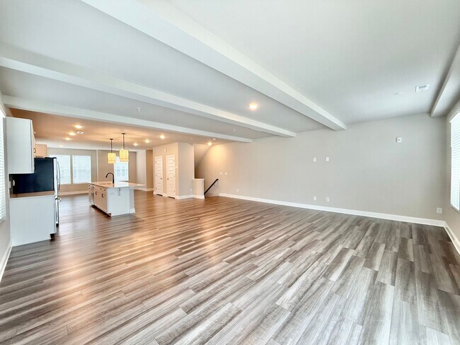 Building Photo - **OFFERING FIRST MONTH'S RENT FREE, $200 MOVE IN PROMOTION & REFUNDABLE APPLICATION FEES** New Co...