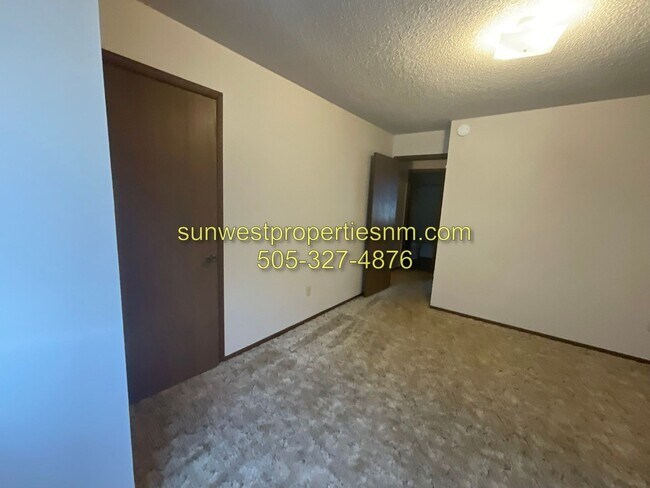 Building Photo - 1621 N Farmington Ave