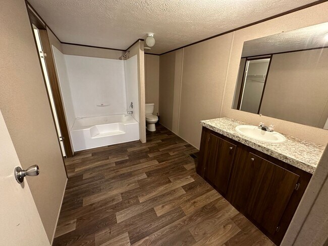 Building Photo - 162 Brandenburg Dr