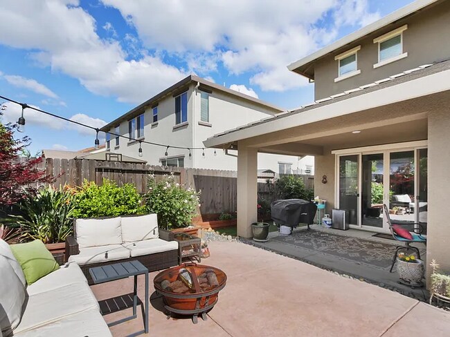Building Photo - 3652 Edington Dr