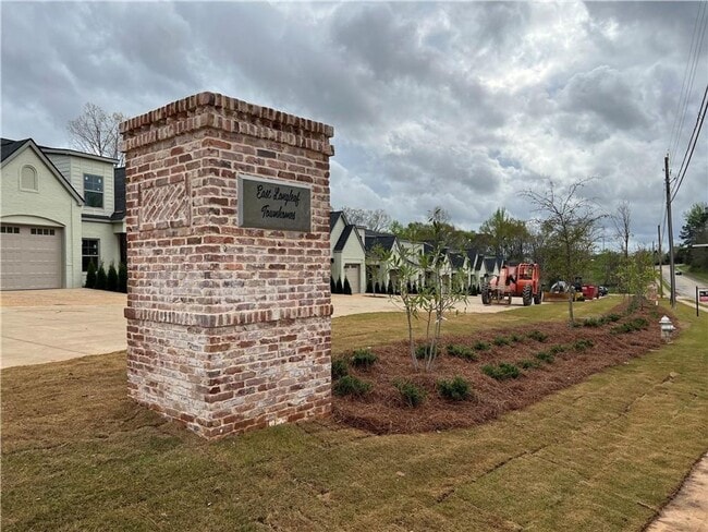 Building Photo - East Longleaf Townhome