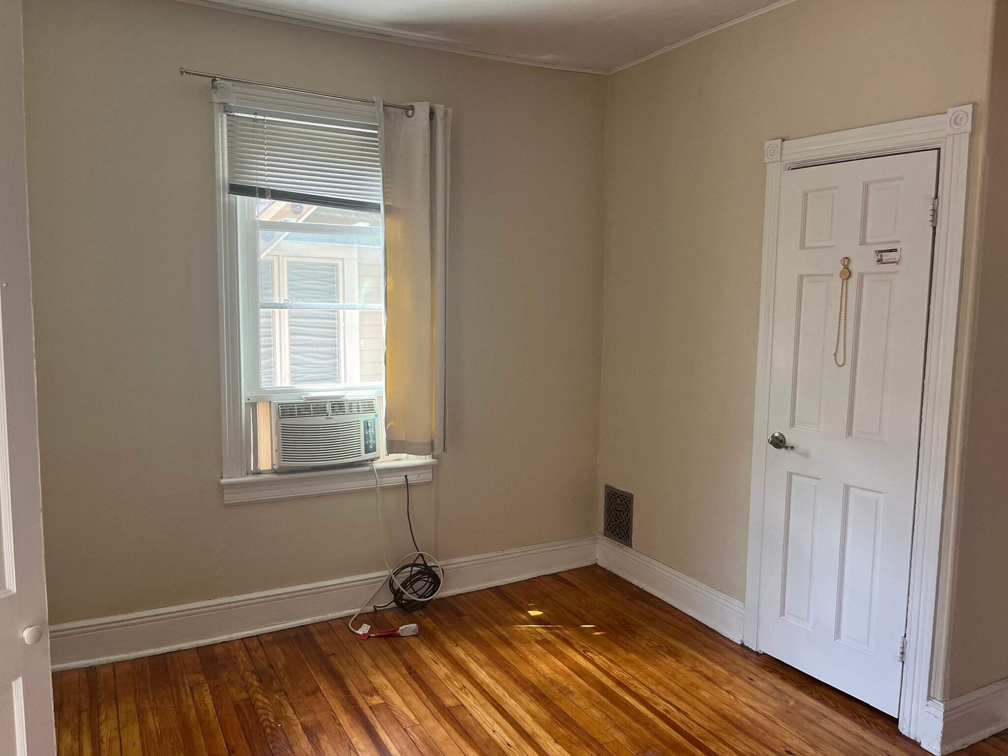 Back Bedroom - 715 Cattell St