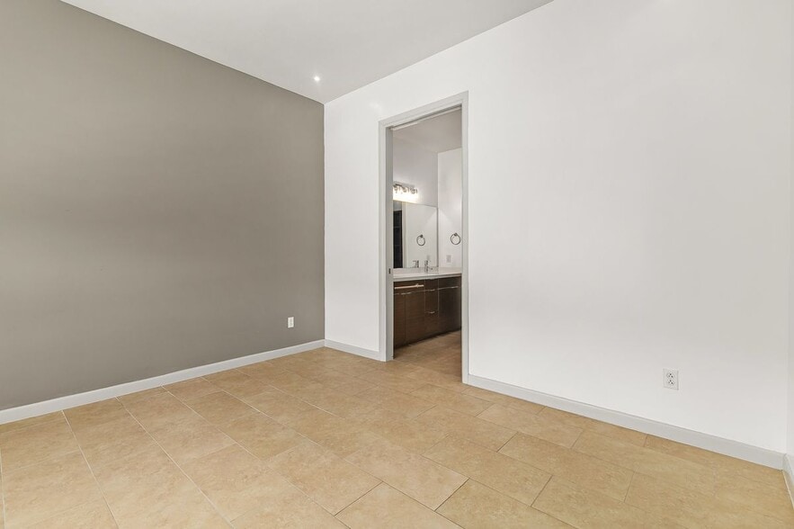 Building Photo - 17902 La Cantera Pkwy