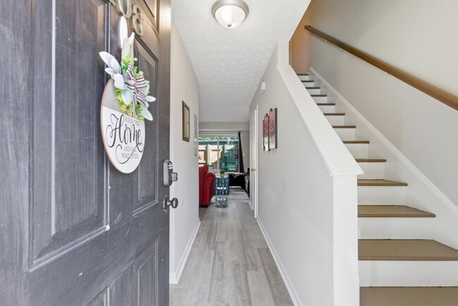 Building Photo - 1108 S Barnett Shoals Rd