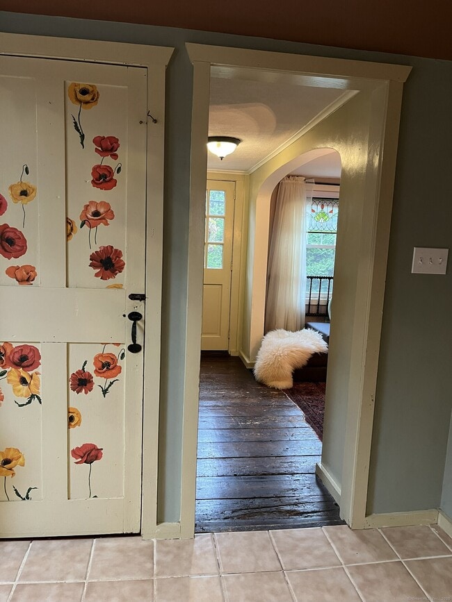 Building Photo - 917 Hopewell Rd