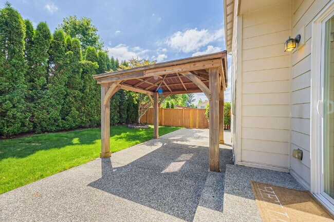 Building Photo - This is a beautiful property in the Savana...
