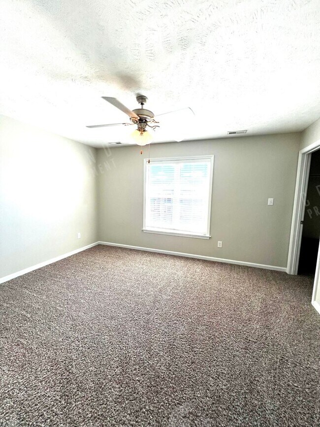 Building Photo - 2Bdrm 2Bath in Gated Community - Available Now!