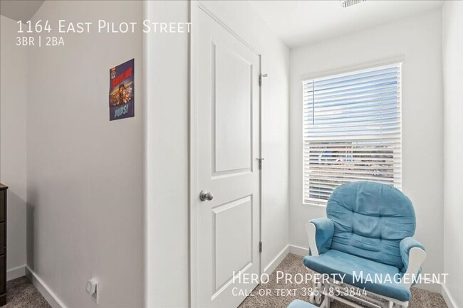 Building Photo - Fantastic Gorgeous Townhome! HALF OFF FIRS...