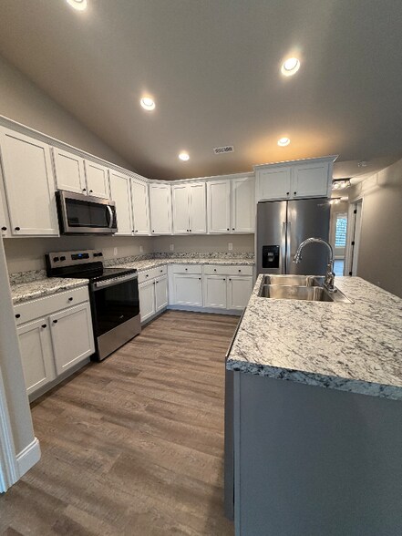 Building Photo - 2615 Parkers Mdw Ln