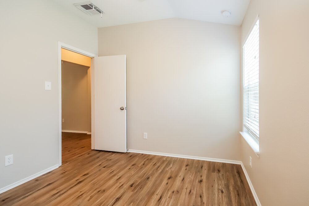 Building Photo - 302 Glencarry Trail