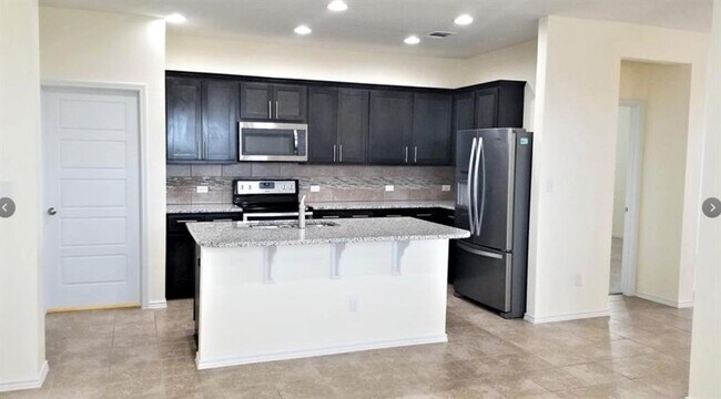 Building Photo - 704 Carillion Dr