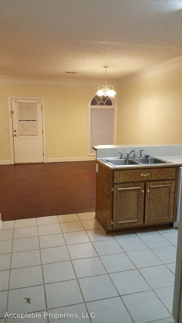 Building Photo - 8082 Veterans Pkwy