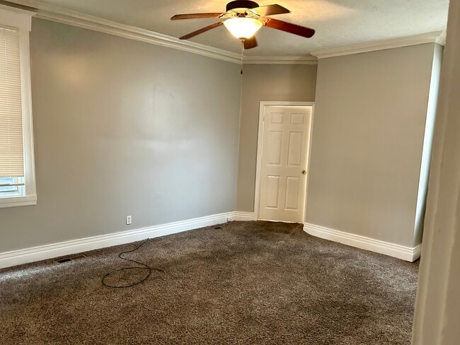 Building Photo - 123 E Burnett Ave