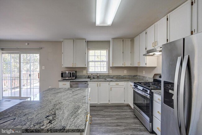Building Photo - 4624 Kings Mill Way