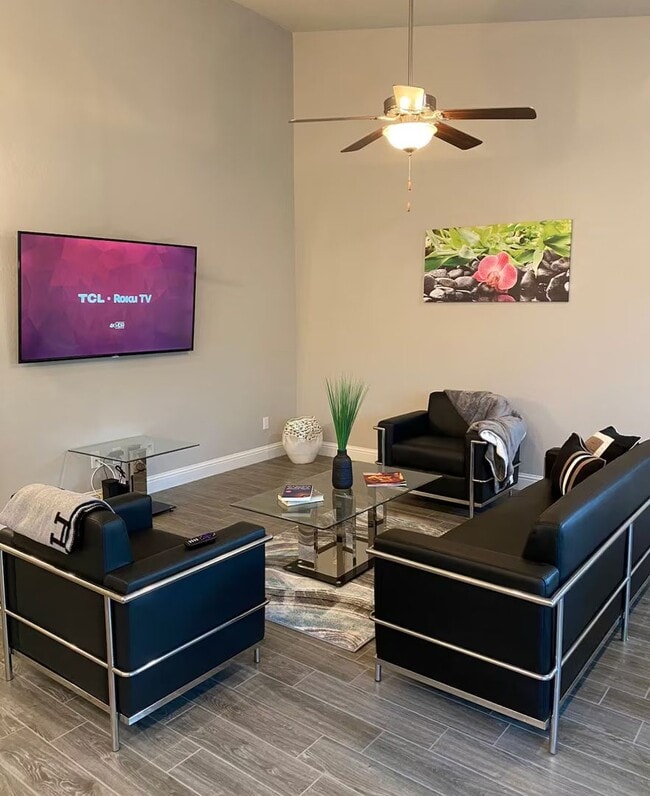 Building Photo - Unbelievable find. Fully furnished 2 or 3 Bedroom house in Seventh Standard Road area