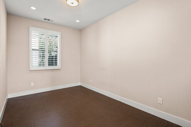 Building Photo - Resort Style 2BD Townhome in Origen at Civ...